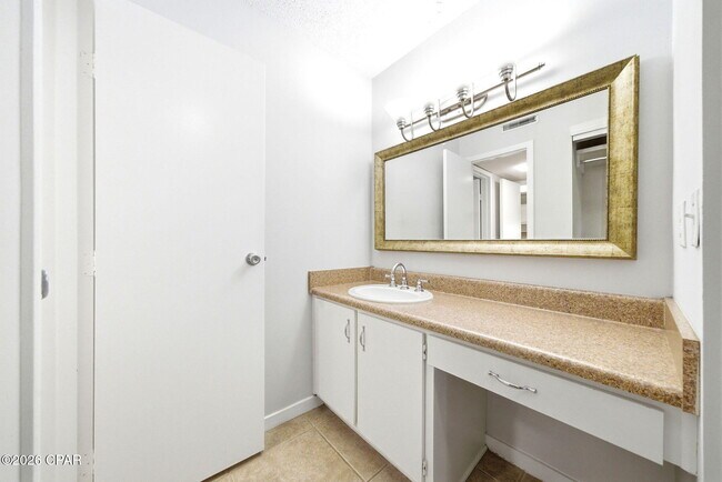 Building Photo - 4725 Bay Point Rd