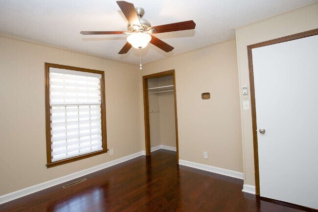 Building Photo - Retro Ranch only minutes from downtown Sou...