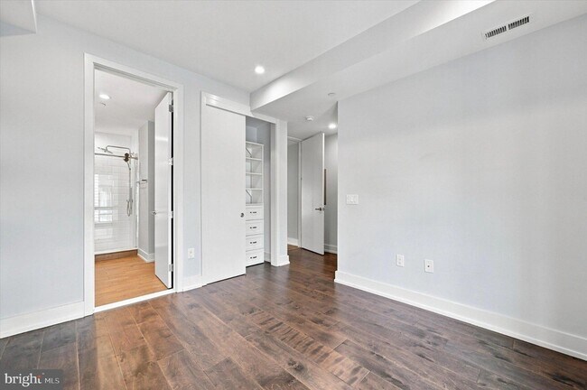 Building Photo - 602 N 5th St