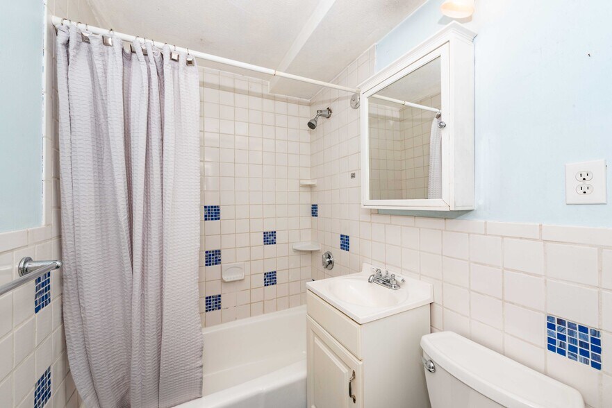 Building Photo - 135 Inman St