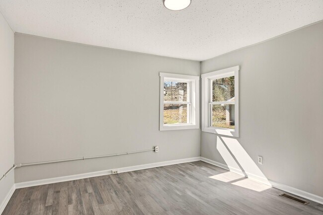 Building Photo - 5225 Central Ave