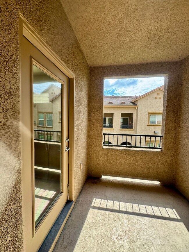 Building Photo - Welcome Home To This Adorable North Natomas Condo!