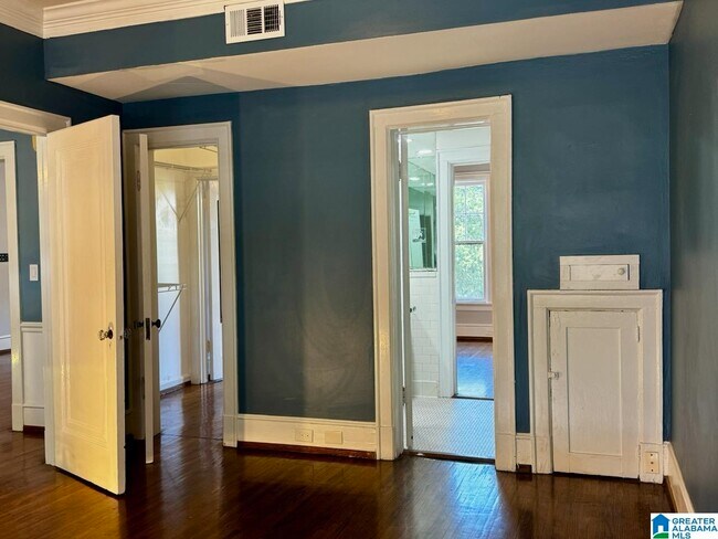 Building Photo - 3007 Highland Ave