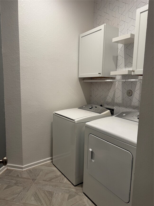 Building Photo - 4594 Silver Moon Dr