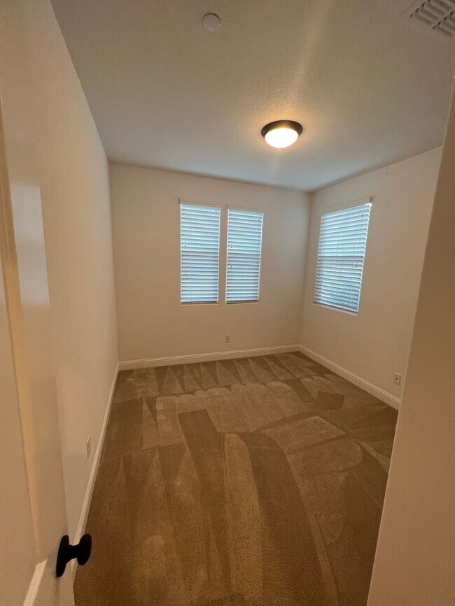 Building Photo - Spacious 4 Bedroom Home with Downstairs Bedroom and Upstairs Loft in Whitney Ranch Rocklin
