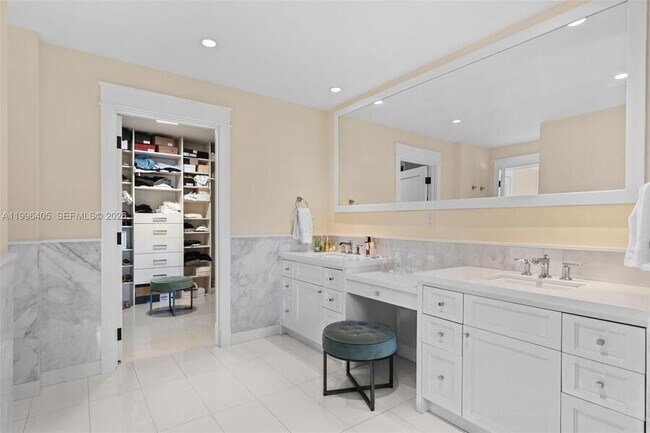 Building Photo - 6831 Sunrise Ct