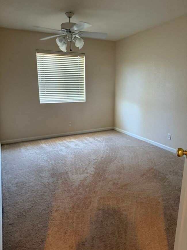 Building Photo - REDUCED!! 4 Bedroom, 2.5 Bath Home For Rent