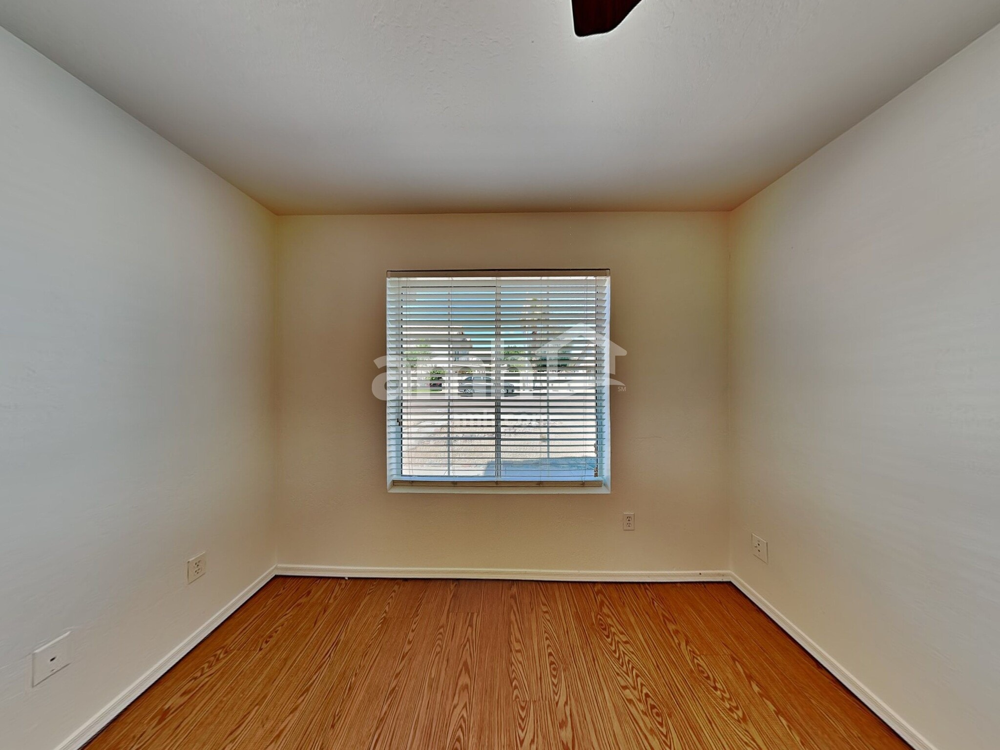 Building Photo - 539 S Apache Dr