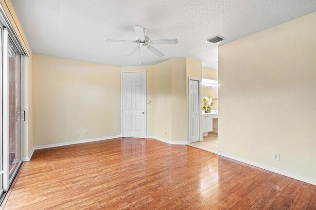 Building Photo - 7690 Hummingbird Ct