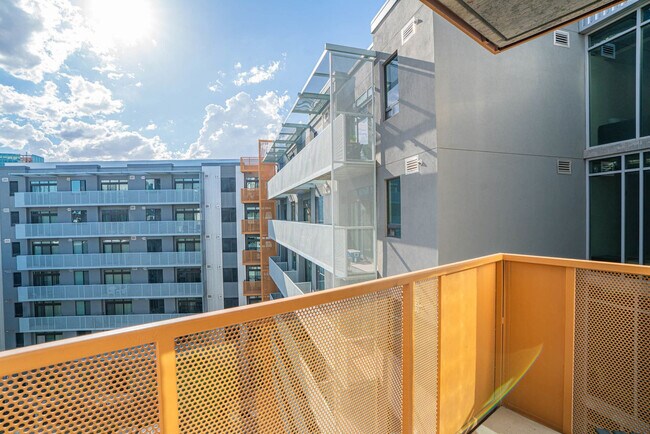 Building Photo - 333 E Roosevelt St