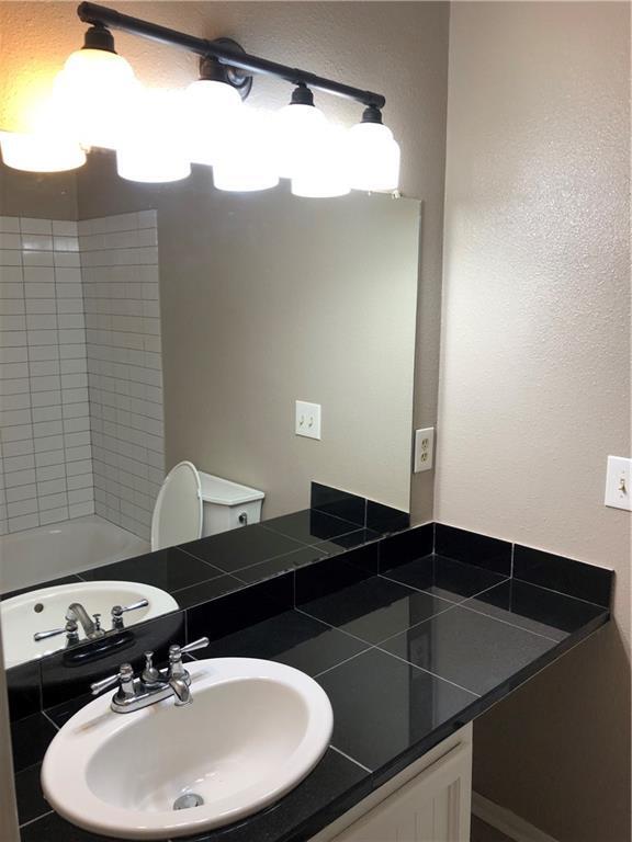 Building Photo - 1624 Aquarena Springs Dr