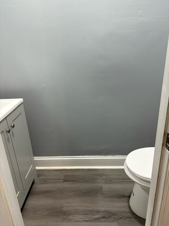 Building Photo - 54 N Morley St