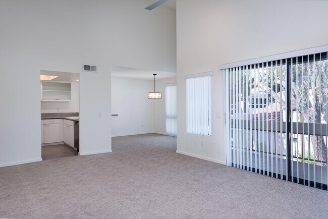 Building Photo - 35200 Cathedral Canyon Dr