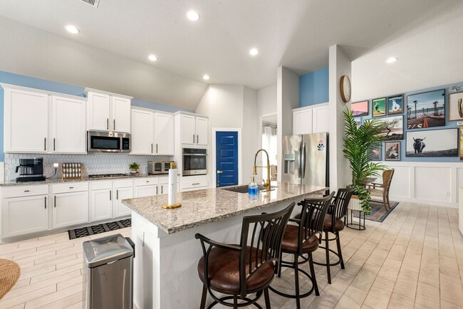 Building Photo - 3323 Majestic Pne Ln