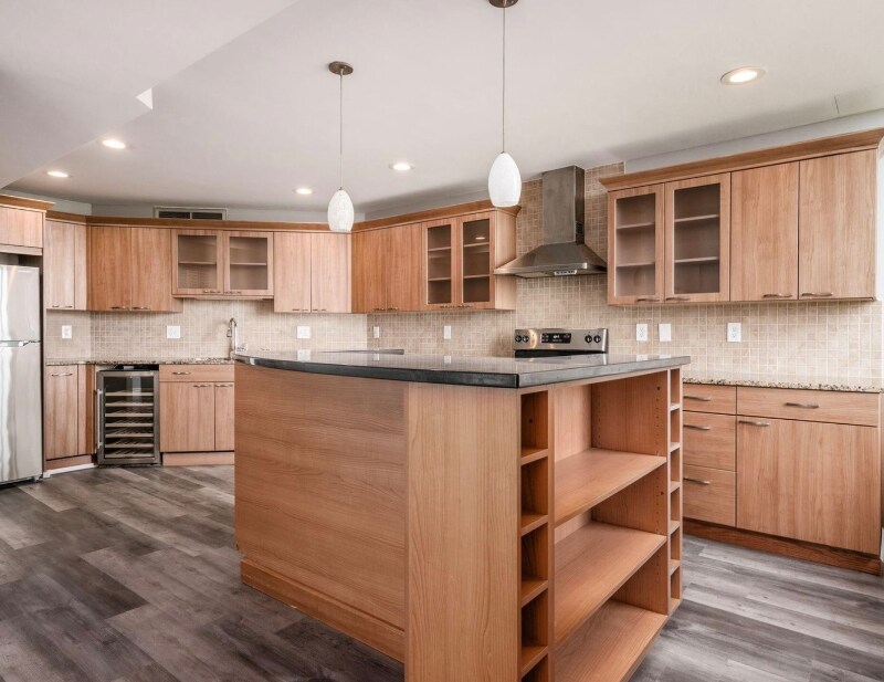 Building Photo - 1000 Urlin Ave