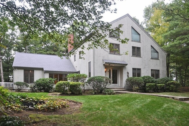 Primary Photo - 4 Crestview Ln
