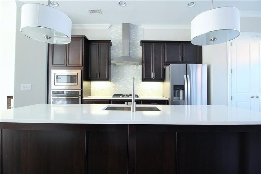 Building Photo - 1959 Townsend Ct