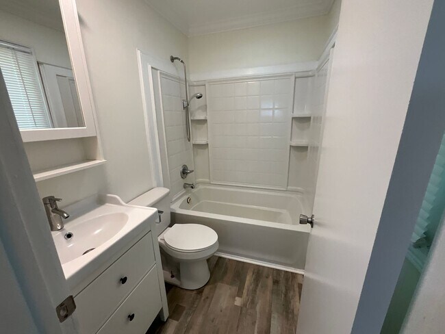 Building Photo - 4026 Sedgewood Ln