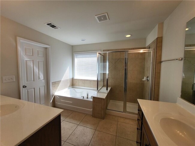 Building Photo - 2428 Hadlow Ln
