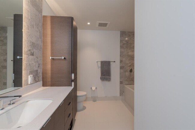 Building Photo - 301 West Ave