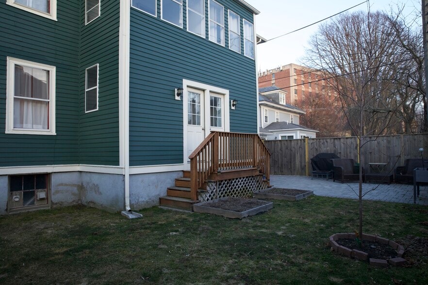 Building Photo - 4 Newport Ave