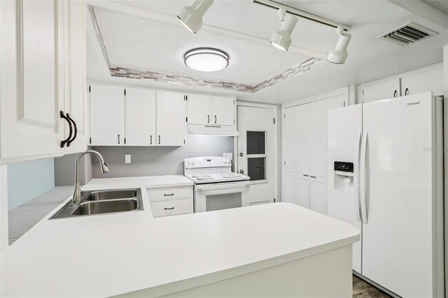 Building Photo - 4015 Litchfield Dr