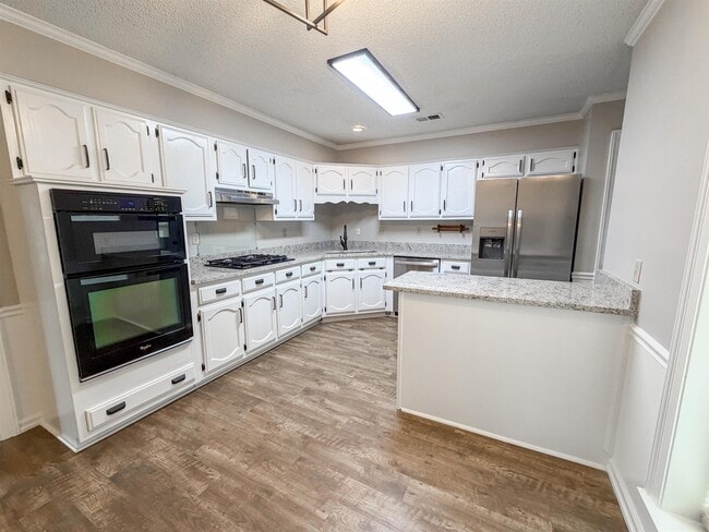 Building Photo - 3915 Oak Rd