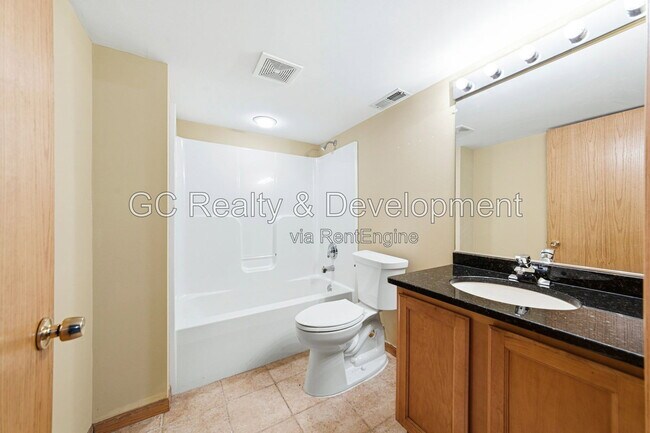 Building Photo - 1007 Forest Dr