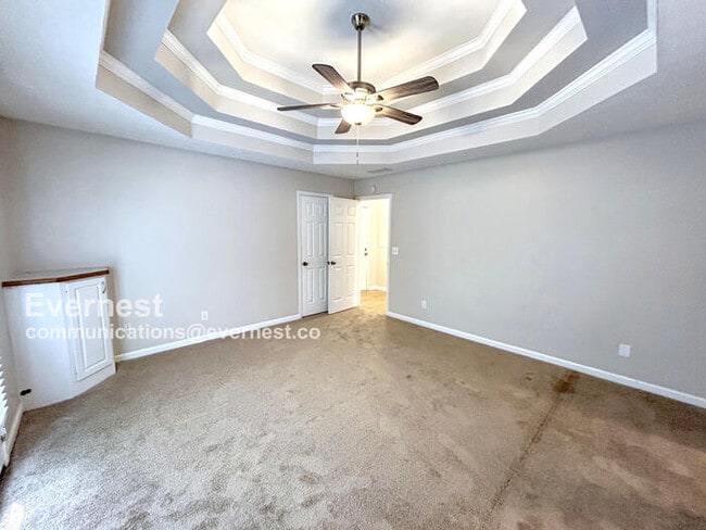 Building Photo - 1424 Snow Hill Dr