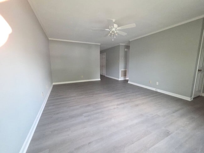 Building Photo - 502 N Audubon Ave