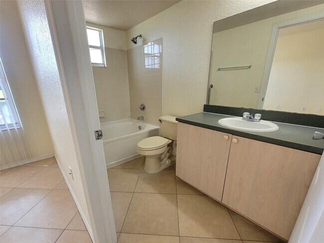 Building Photo - 2109 Belmont Ln