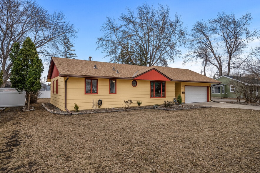 Building Photo - 5616 Nevada Ave N