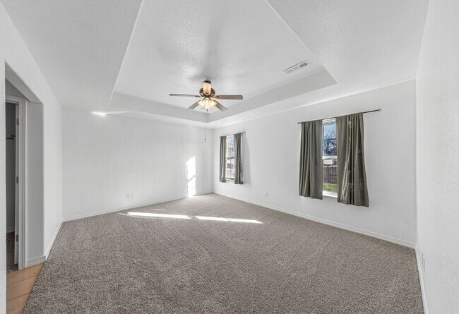 Building Photo - Are you looking for a short term rental. Look No further!!