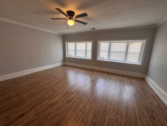 Building Photo - Newly remodeled 3 bed 1 bath garage conversion with monitored security!