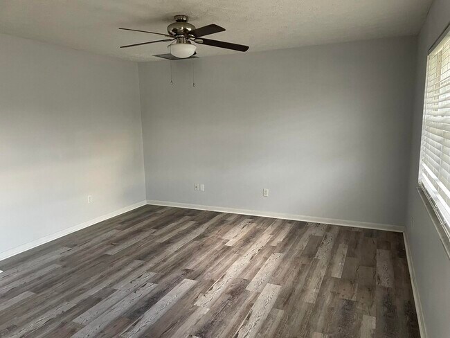 Building Photo - 1757 SW Cameo Blvd