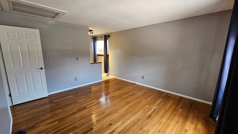 Building Photo - 17703 E Bellewood Dr