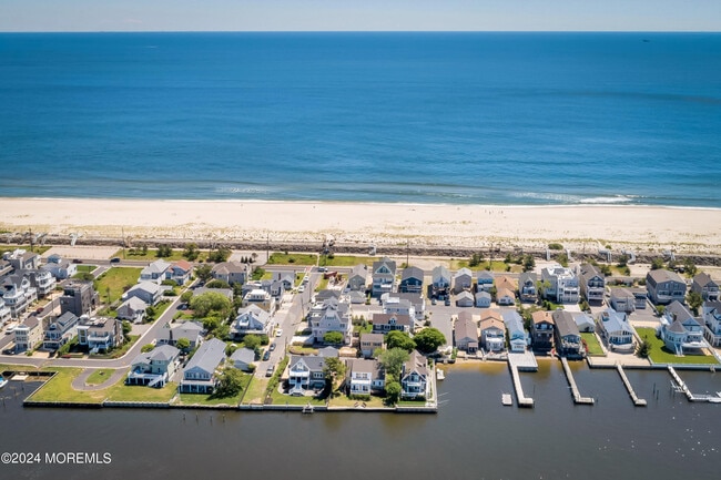 Building Photo - 556 Ocean Ave