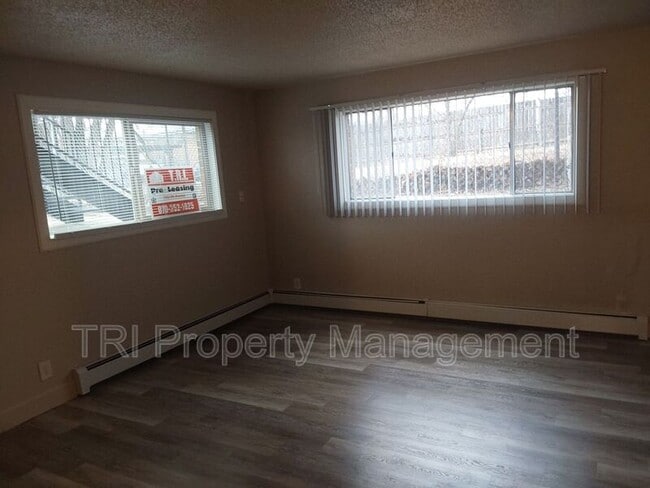 Building Photo - 824 30th Ave Pl