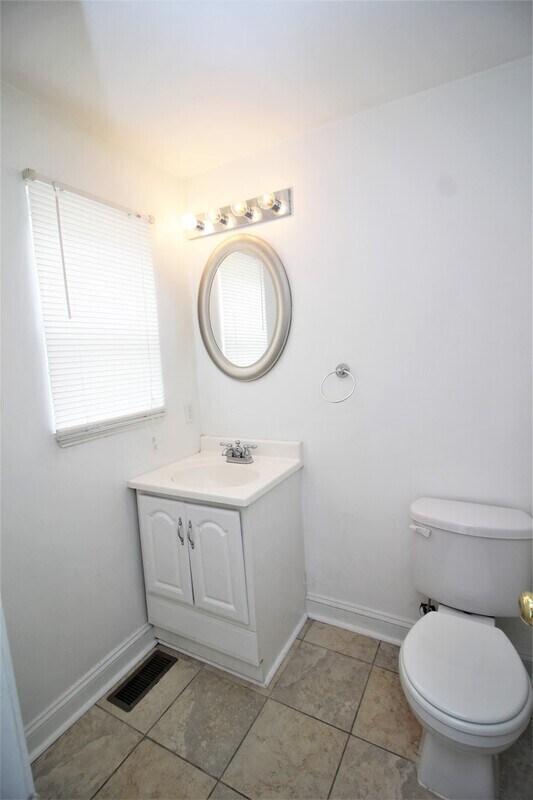 Building Photo - 1819 Jackson St