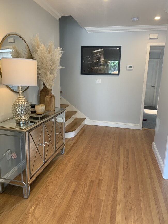 Building Photo - 1417 Sunnyslope Ave