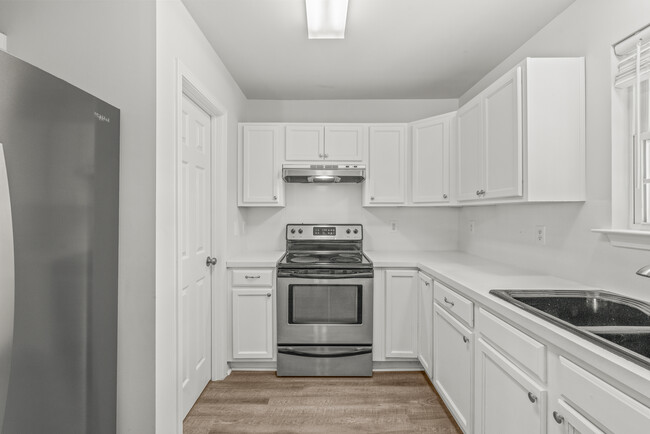 Building Photo - 8818 Sharonbrook Dr