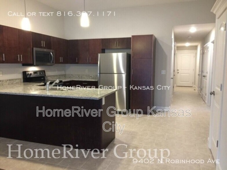 Building Photo - 9402 N Robinhood Ave