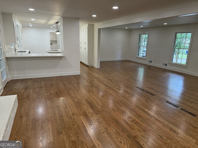 Building Photo - 185 Landor Dr