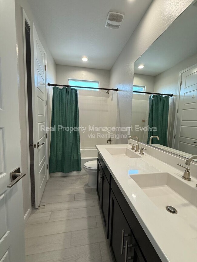Building Photo - 5118 E Anderson Dr