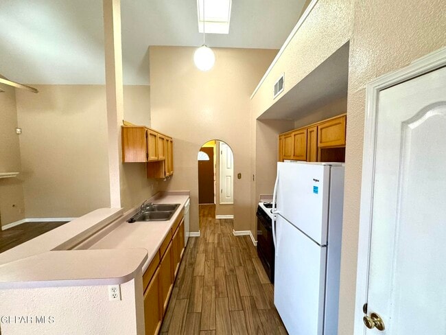 Building Photo - 12146 El Greco Cir