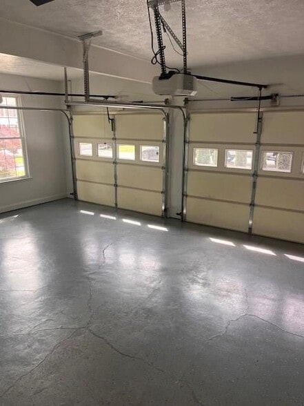 Building Photo - 871 Cedar Trce SW