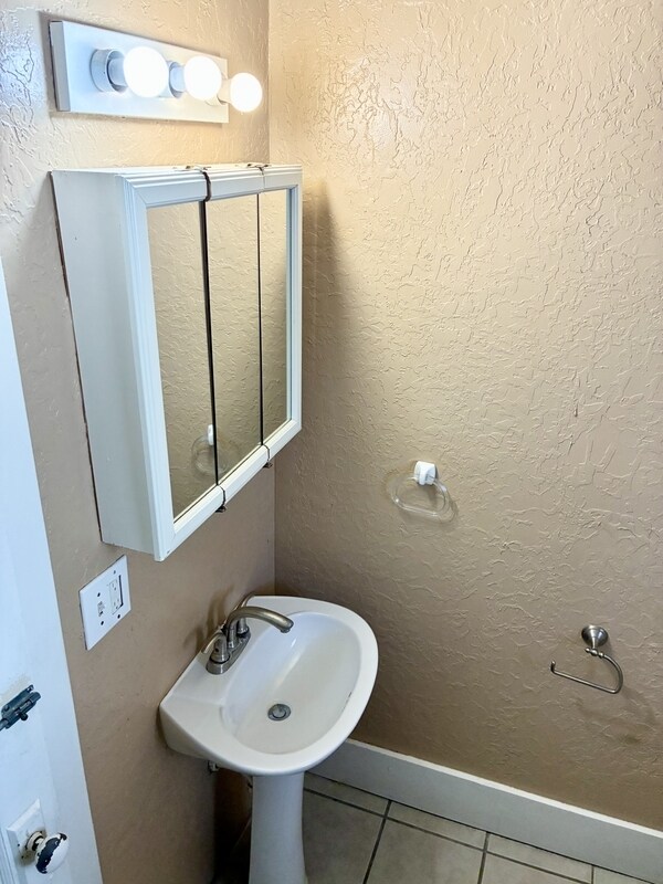 Building Photo - 1 S 900 W