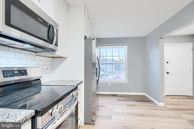 Building Photo - 28 Sandstone Ct