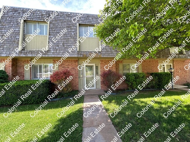 Primary Photo - Spacious and unique 3 bedroom 2 and a half...