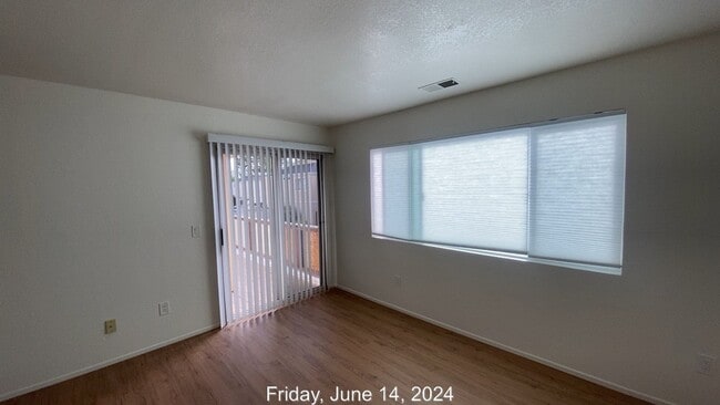 Building Photo - 2 Bed/1.5 Bath Updated Condo Near SMART/Hwy 101/Raleys Shopping Plaza/Washer-Dryer in Unit
